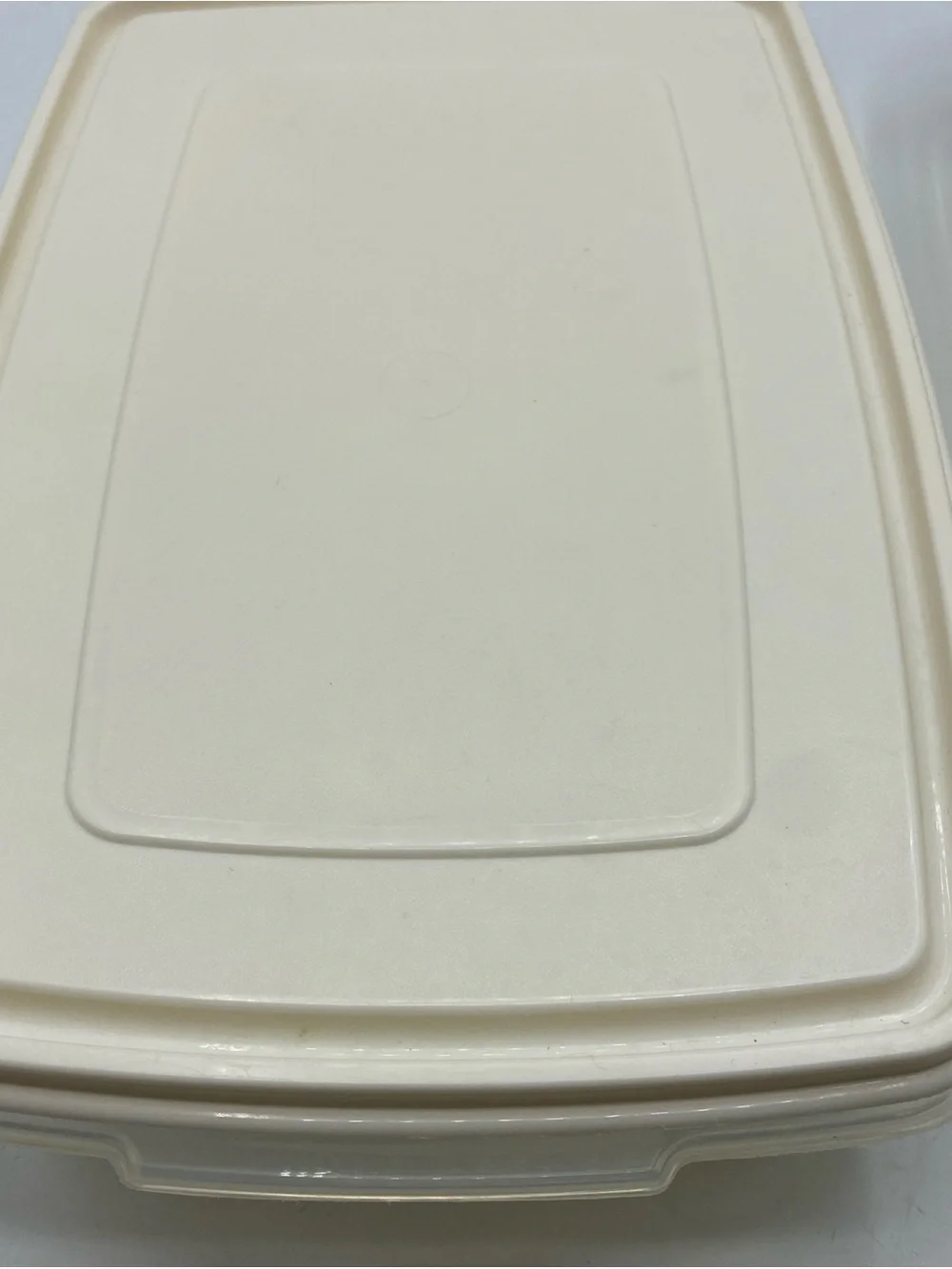 2 Vintage Rubbermaid Servin Saver #7 Rectangle 17 Cup 0006 Sheer & 1 Almond Lid